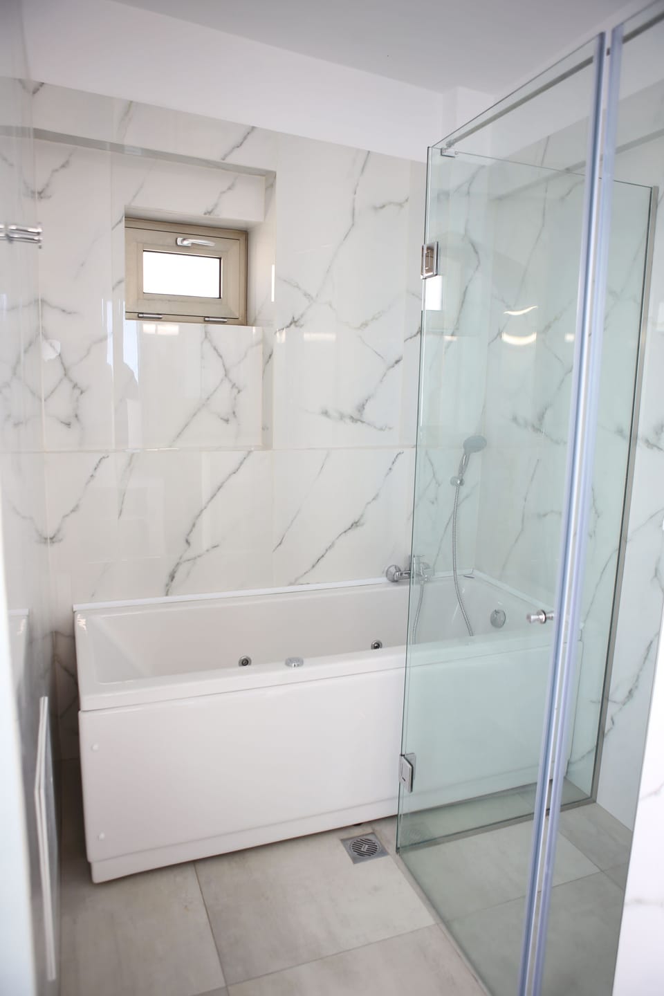 Luxury Double Room, 1 Queen Bed, Sea View | Bathroom | Jetted tub, hydromassage showerhead, free toiletries, hair dryer