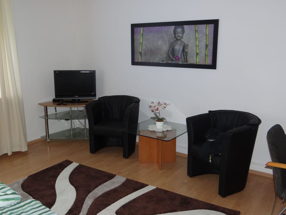 Apartment (EG 01) | Living area | 115-cm Smart TV with satellite channels, TV