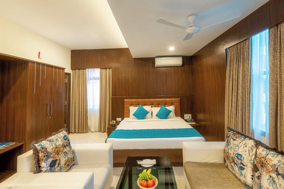 Club Room | 1 bedroom, Egyptian cotton sheets, premium bedding, in-room safe