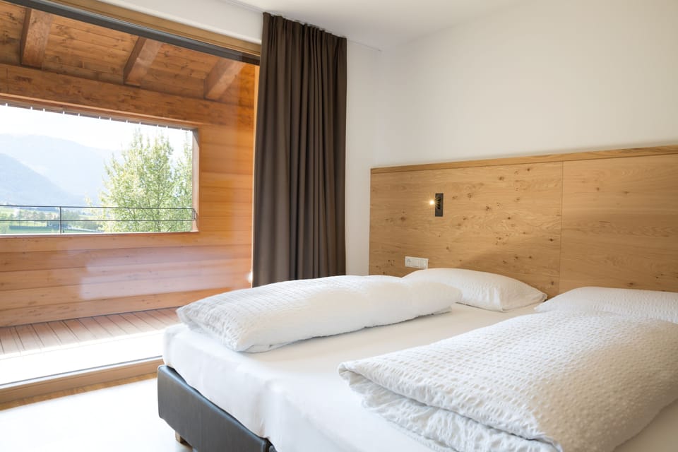 In-room safe, desk, soundproofing, rollaway beds (surcharge)