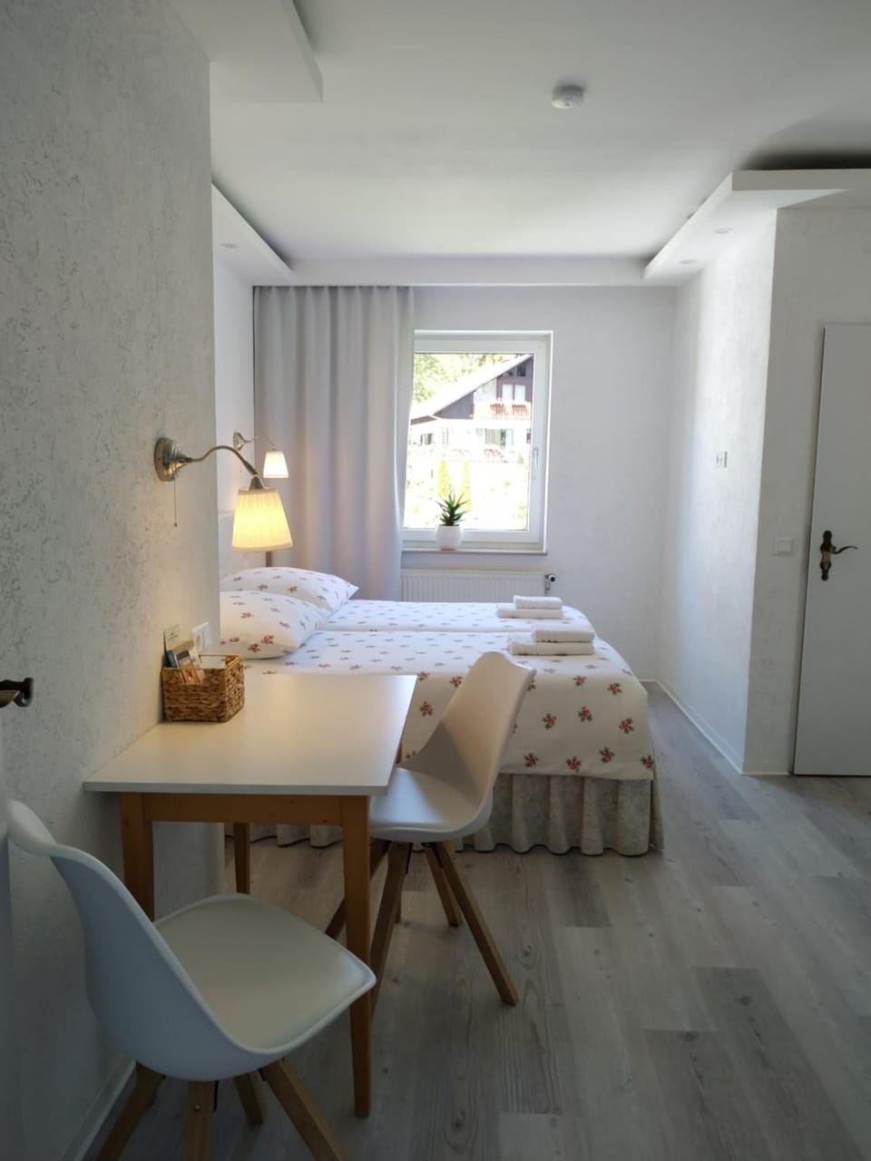 Premium bedding, desk, blackout drapes, WiFi (free)