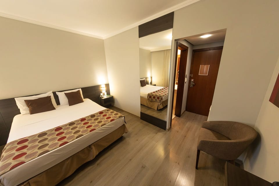 Quarto Superior, Class A, Cama Quenn | Minibar, desk, blackout drapes, free WiFi