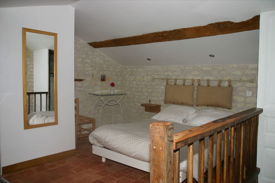 House (Intime) | Individually decorated, individually furnished, blackout drapes