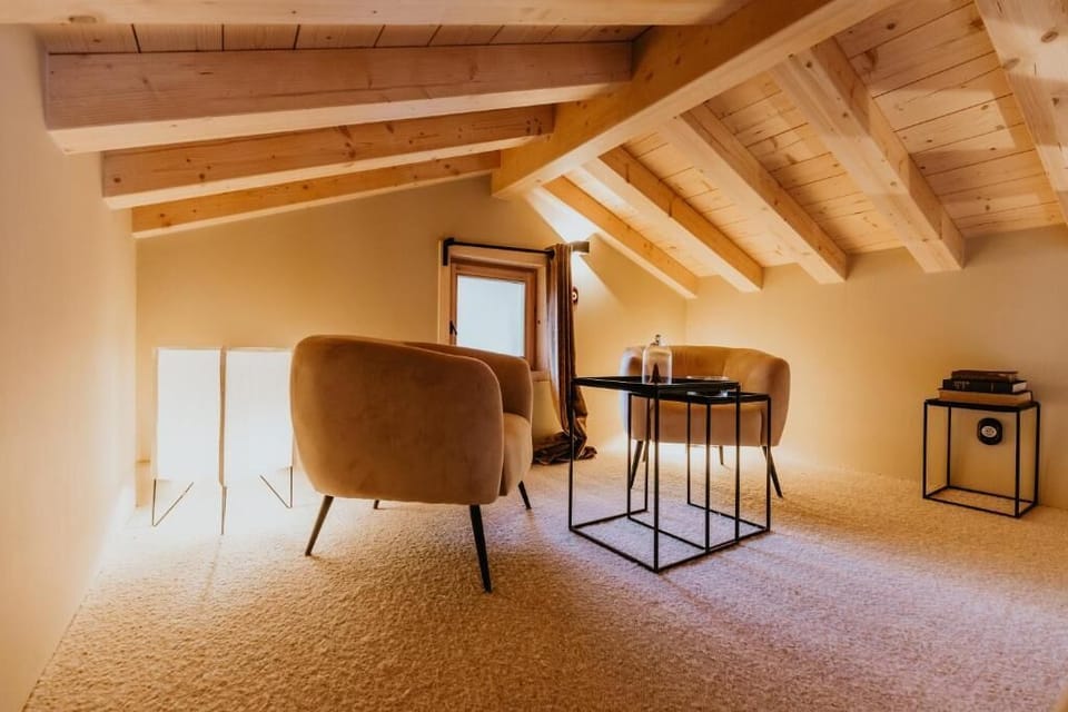 Suite | Interior