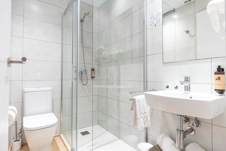 Comfort Triple Room, City View | Bathroom | Hair dryer, towels, soap, shampoo