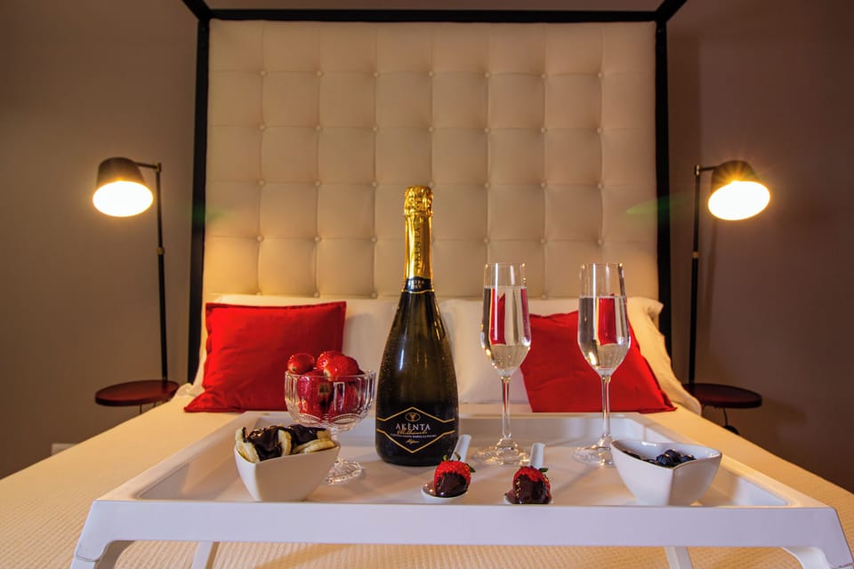 Deluxe Room (King Relax) | Minibar, individually furnished, desk, laptop workspace