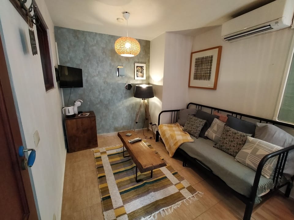 Comfort Room, 1 Bedroom | Desk, blackout drapes, iron/ironing board, free WiFi