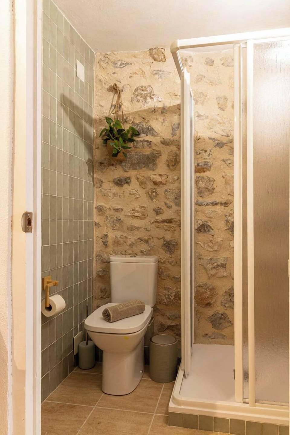 Junior Suite, 1 Bedroom | Bathroom | Shower, free toiletries, hair dryer, towels