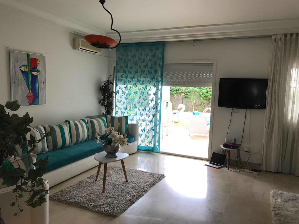 Comfort House, 3 Bedrooms | In-room dining