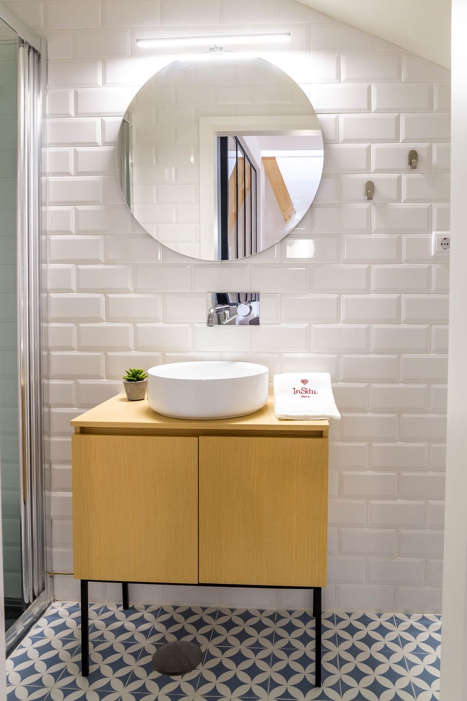 Bathroom sink