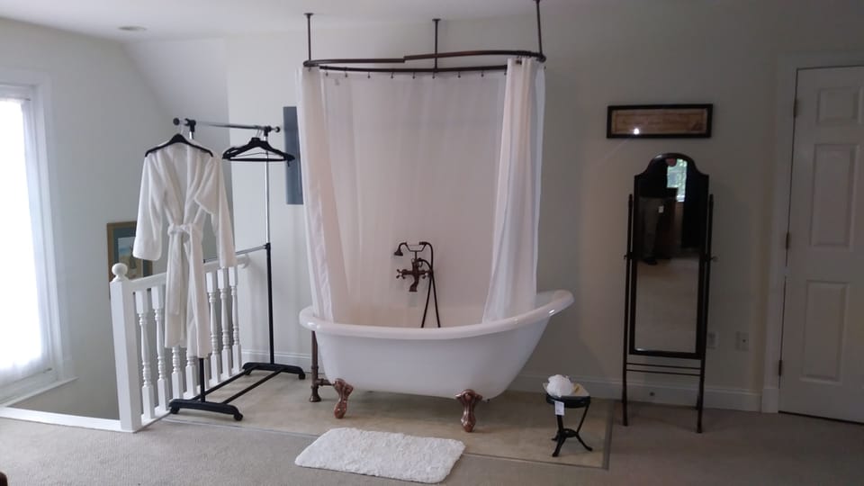 Double Room | Bathroom | Free toiletries, hair dryer, bathrobes, slippers