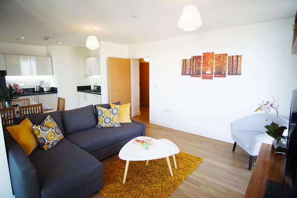 Premium Apartment, 2 Bedrooms, City View | Living room | Flat-screen TV