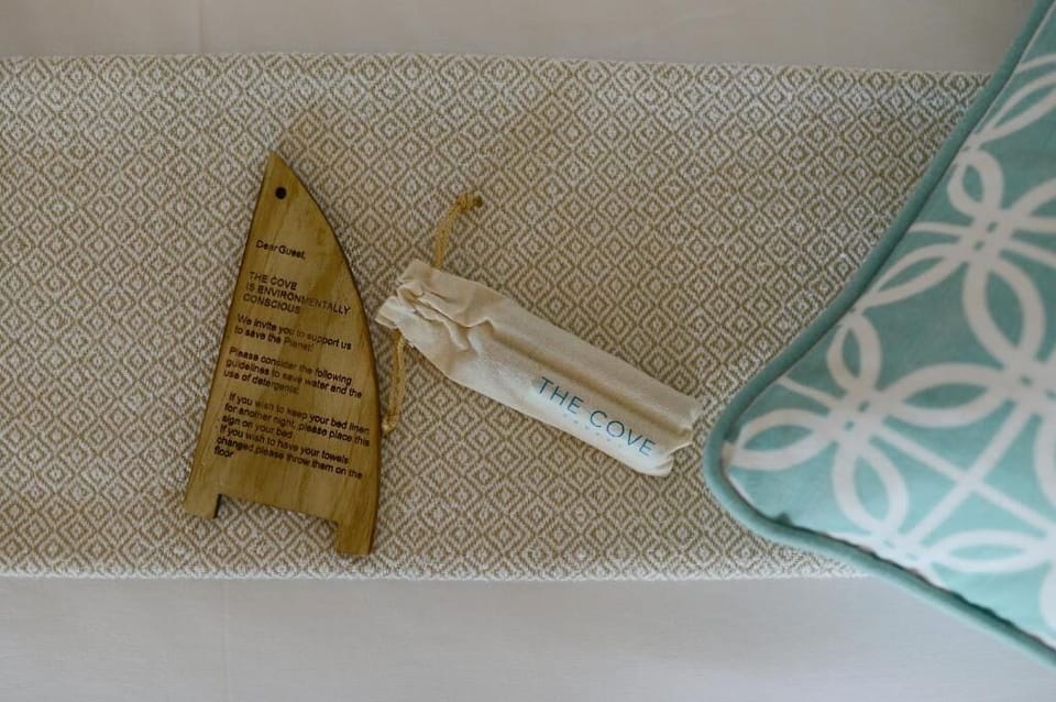 Bay View - Beachfront | Minibar, in-room safe, desk, laptop workspace