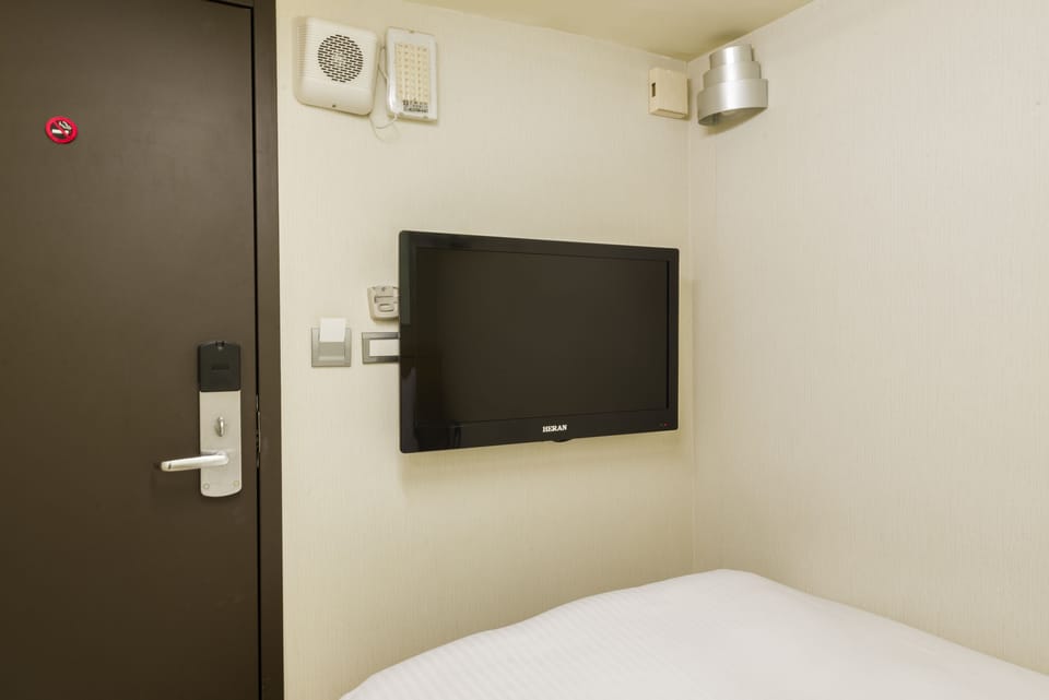 Minibar, soundproofing, free WiFi