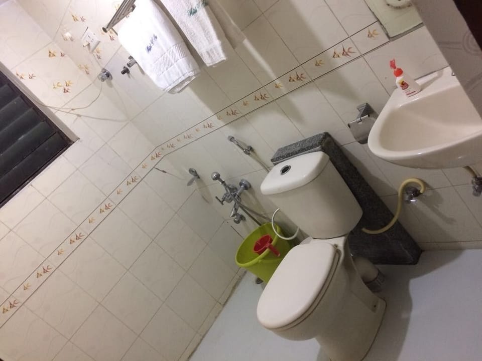 Standard Room (Non A/c) | Bathroom | Shower, rainfall showerhead, free toiletries, towels