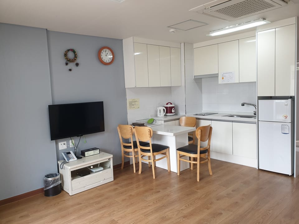Family Room B (KRW10,000 surcharge for extra bedding) | Private kitchen | Fridge, microwave, stovetop, electric kettle