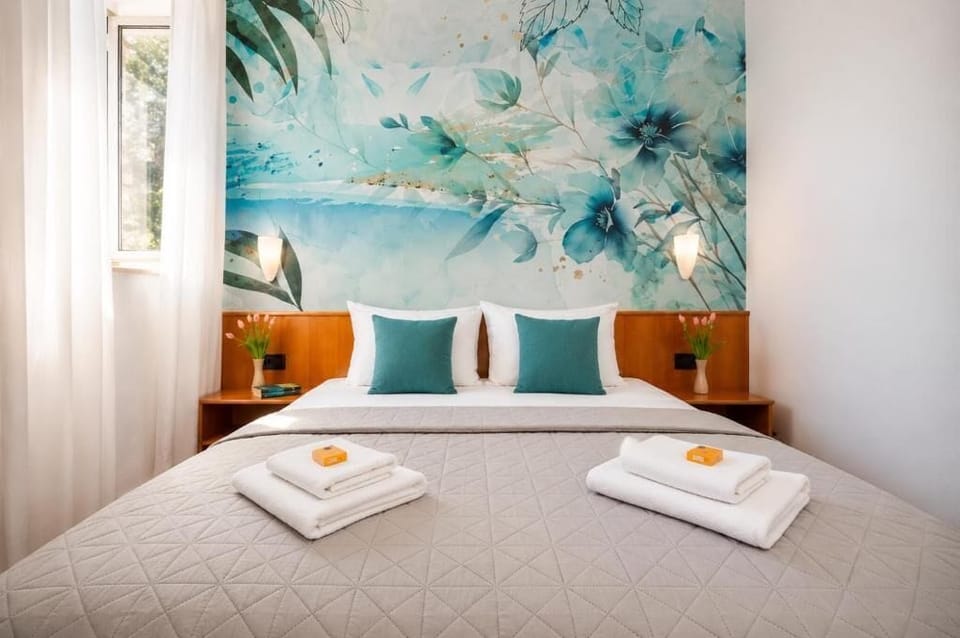 Basic Double Room | In-room safe, desk, free cribs/infant beds, free WiFi