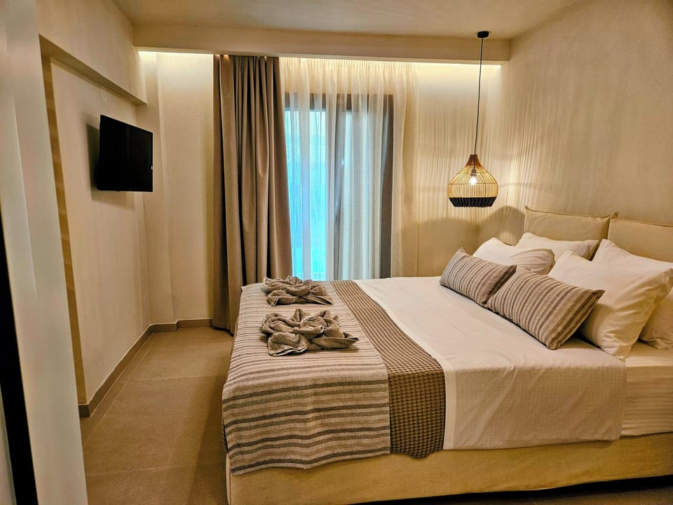 Luxury Apartment, Garden View | In-room safe, blackout drapes, free WiFi, bed sheets