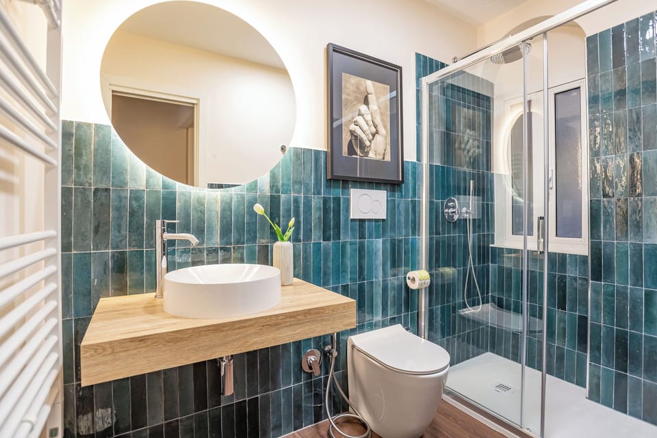 Family Room | Bathroom | Shower, hair dryer, towels