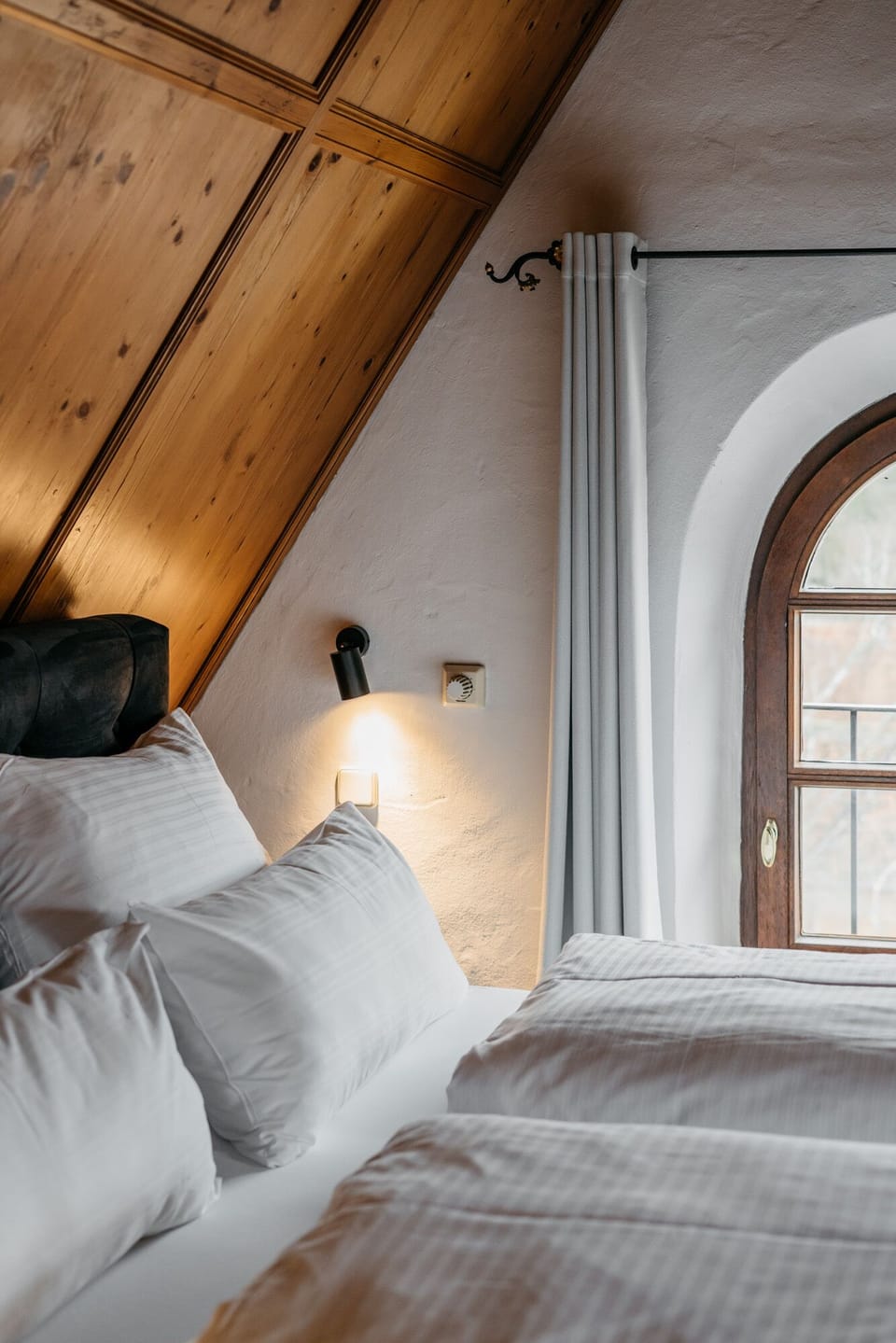 Junior Suite, 1 King Bed, Non Smoking | Hypo-allergenic bedding available, minibar, desk, laptop workspace
