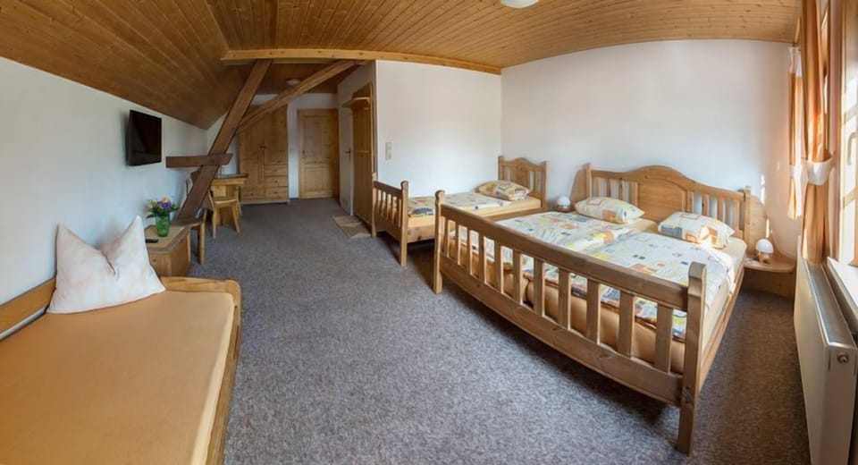 Classic Double or Twin Room | Desk, soundproofing, rollaway beds, free WiFi