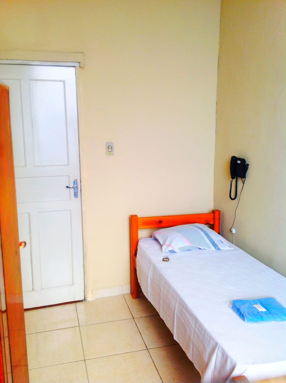 Economy Single Room, 1 Twin Bed | Desk, free WiFi, bed sheets
