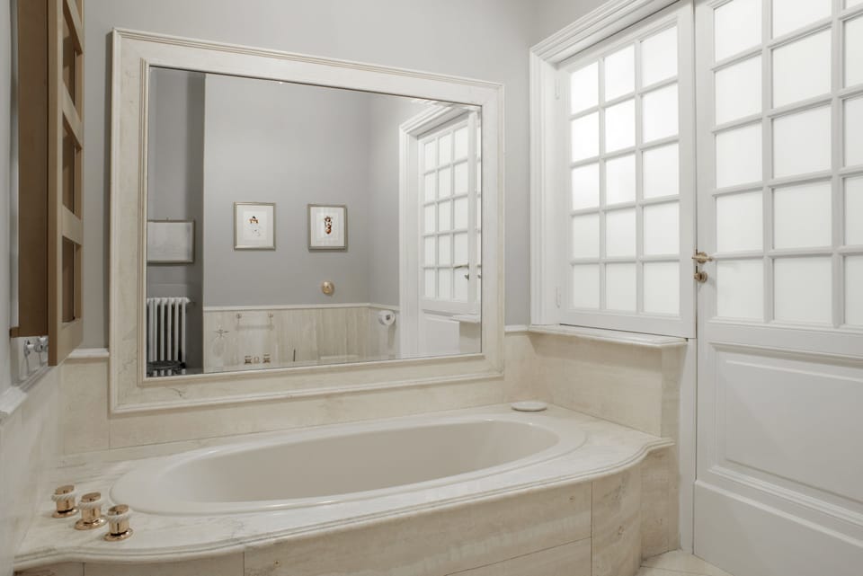 Junior Suite | Deep soaking bathtub