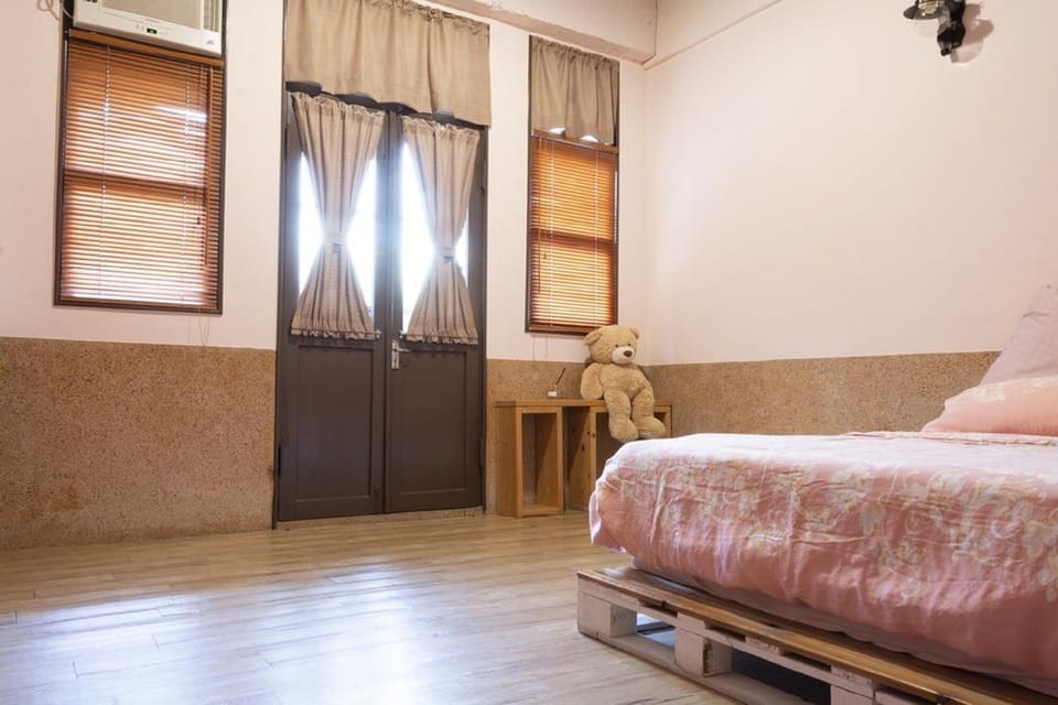 Superior Double Room, Balcony | Desk, free WiFi, bed sheets