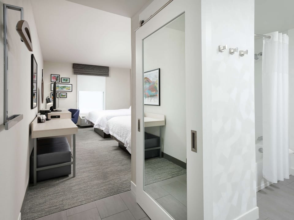 Down comforters, in-room safe, desk, blackout drapes