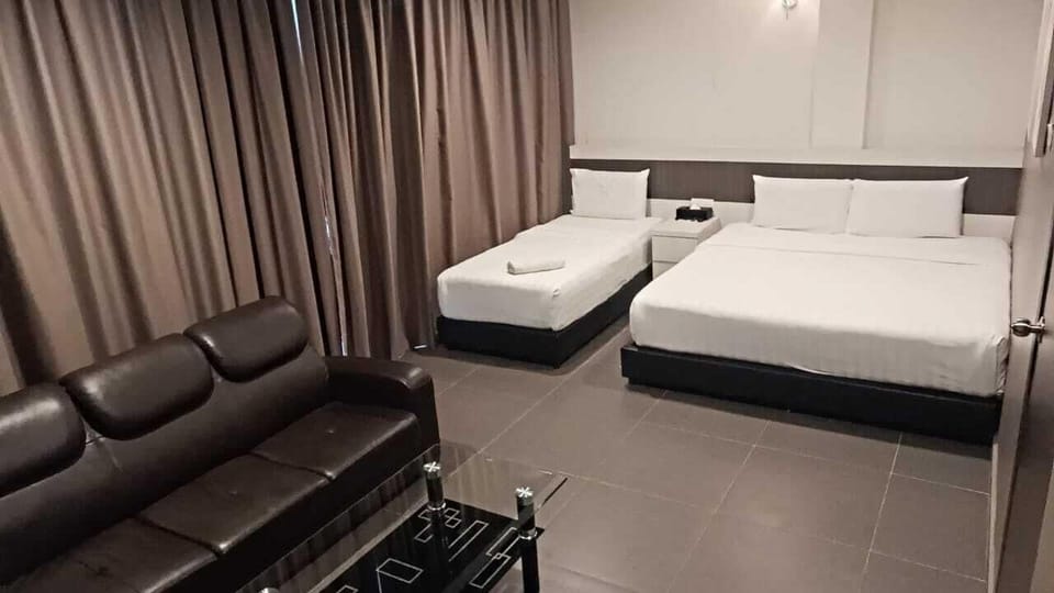 Family Suite | Desk, iron/ironing board (on request), WiFi (free), bed sheets