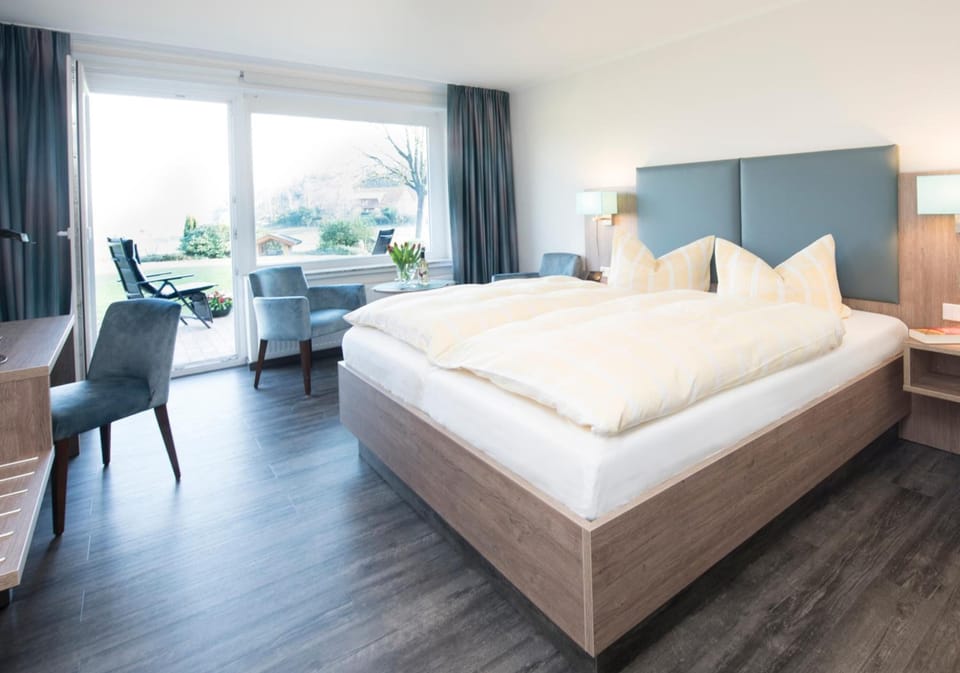 Comfort Double Room, Patio | Desk, laptop workspace, free WiFi, bed sheets