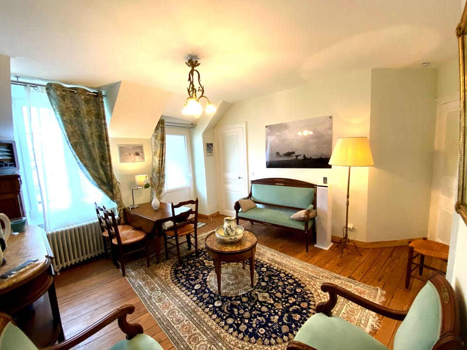 Deluxe Suite, 2 Bedrooms | Premium bedding, in-room safe, individually decorated, desk