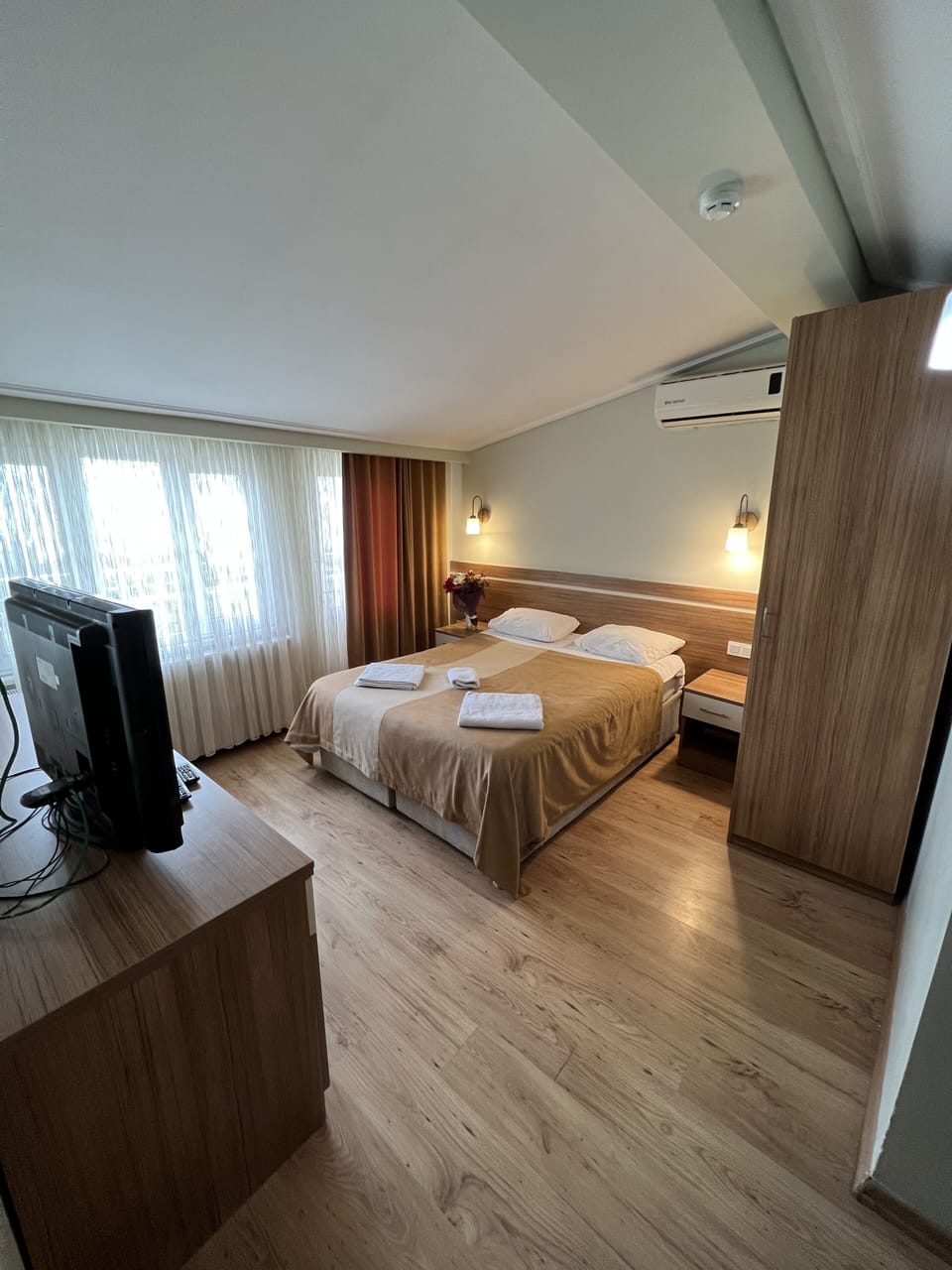 Superior Suite, 1 Bedroom, Non Smoking | Minibar, in-room safe, desk, soundproofing