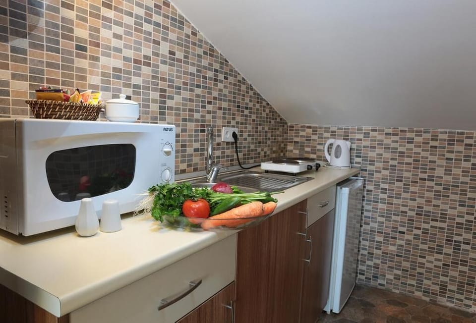 Fridge, microwave
