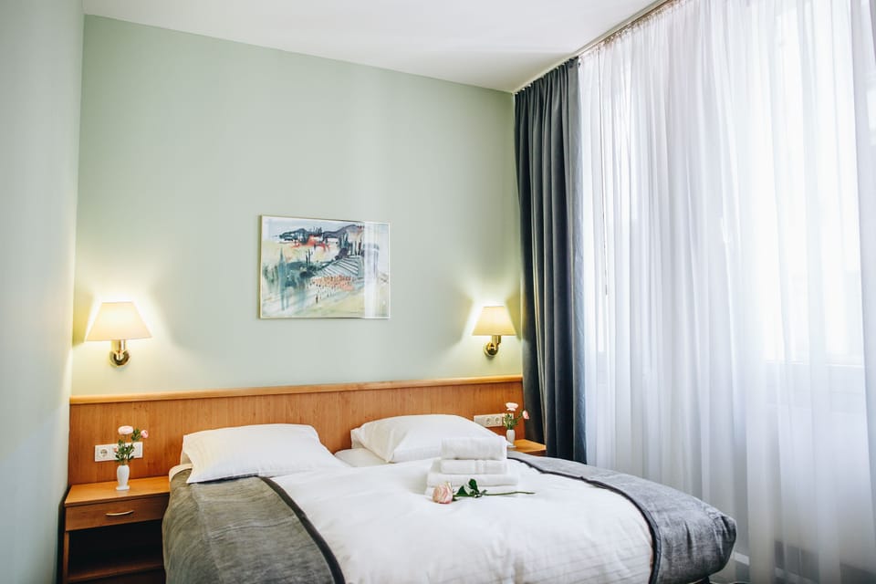 Double or Twin Room | Egyptian cotton sheets, premium bedding, down comforters, pillowtop beds