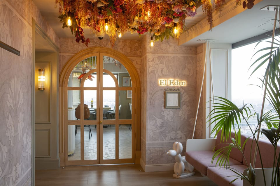 2 bars/lounges, rooftop bar, lobby lounge