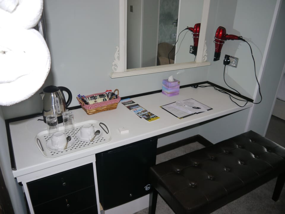 Deluxe Suite, 1 King Bed, Non Smoking | 1 bedroom, premium bedding, Select Comfort beds, desk