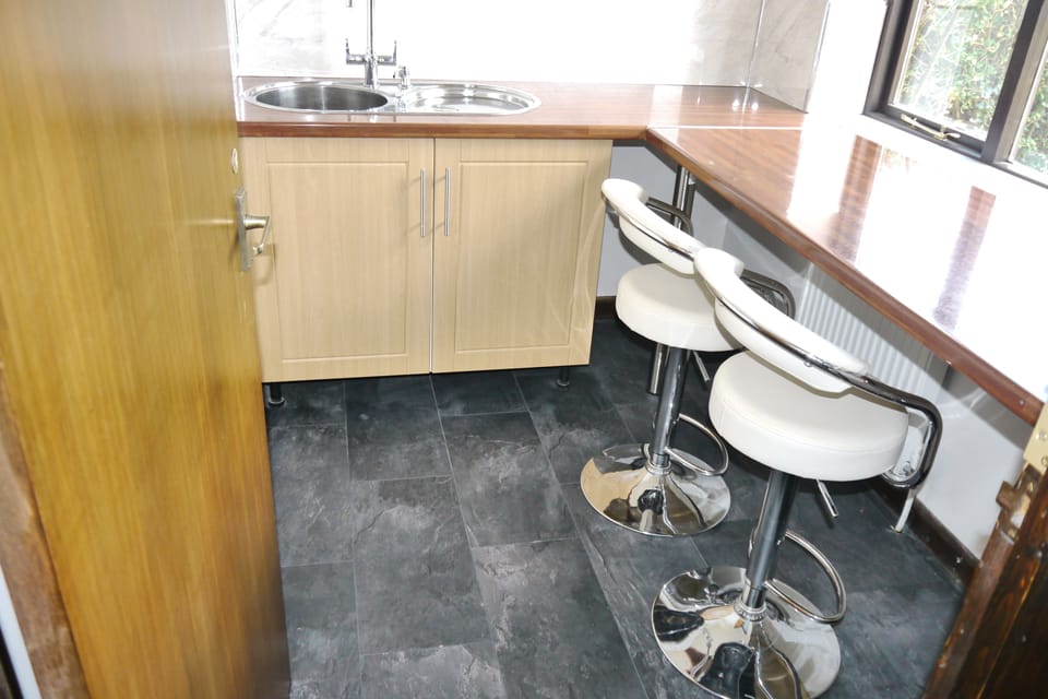 Executive Suite, 1 Bedroom | Private kitchenette | Coffee/tea maker, electric kettle, cookware/dishes/utensils