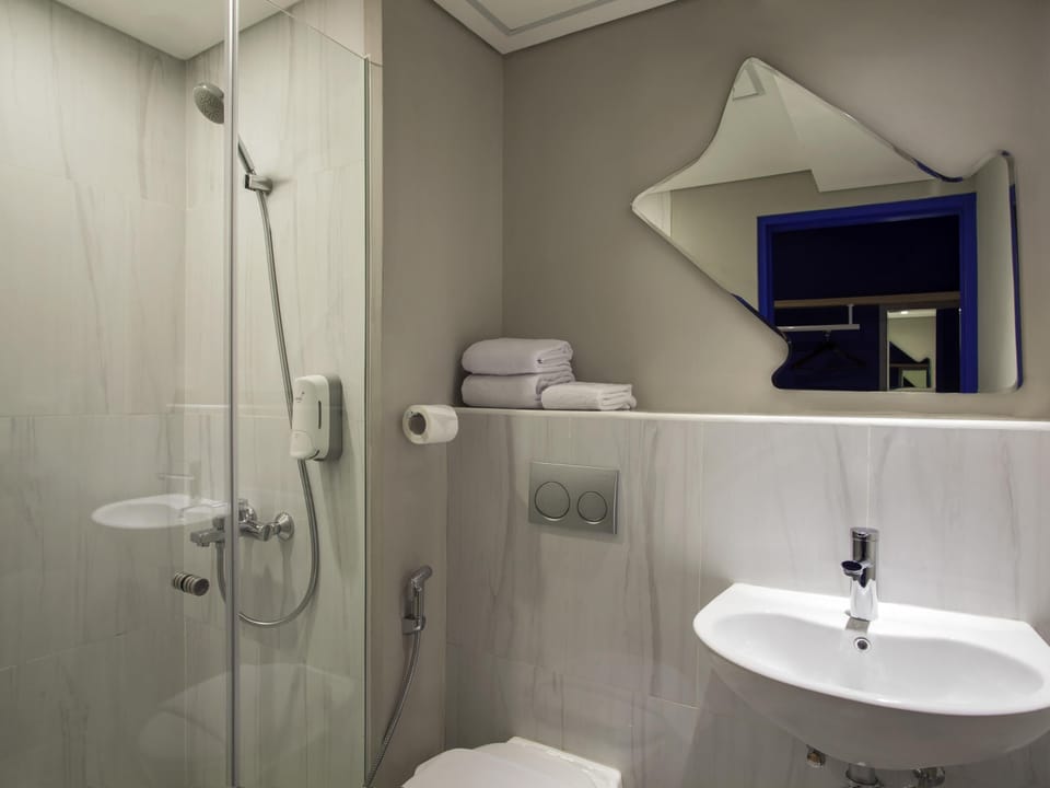 Premium bedding, in-room safe, desk, soundproofing