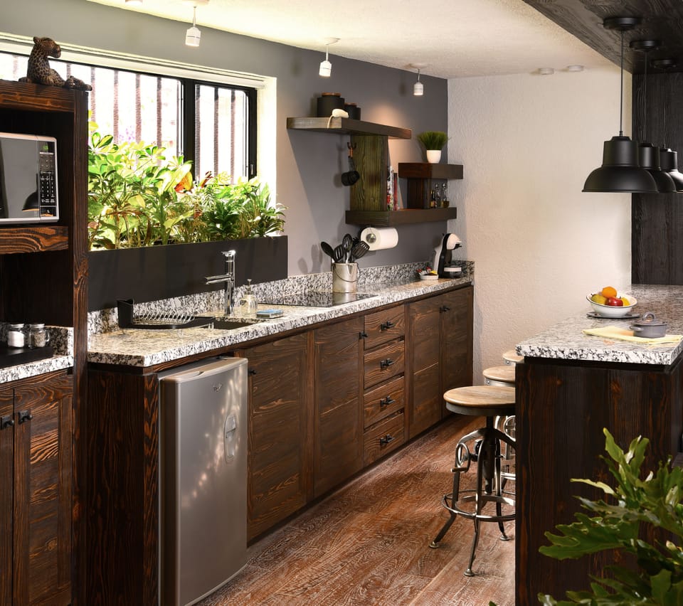 Design Suite, 2 Queen Beds, Non Smoking, Kitchenette | Private kitchen | Coffee/tea maker