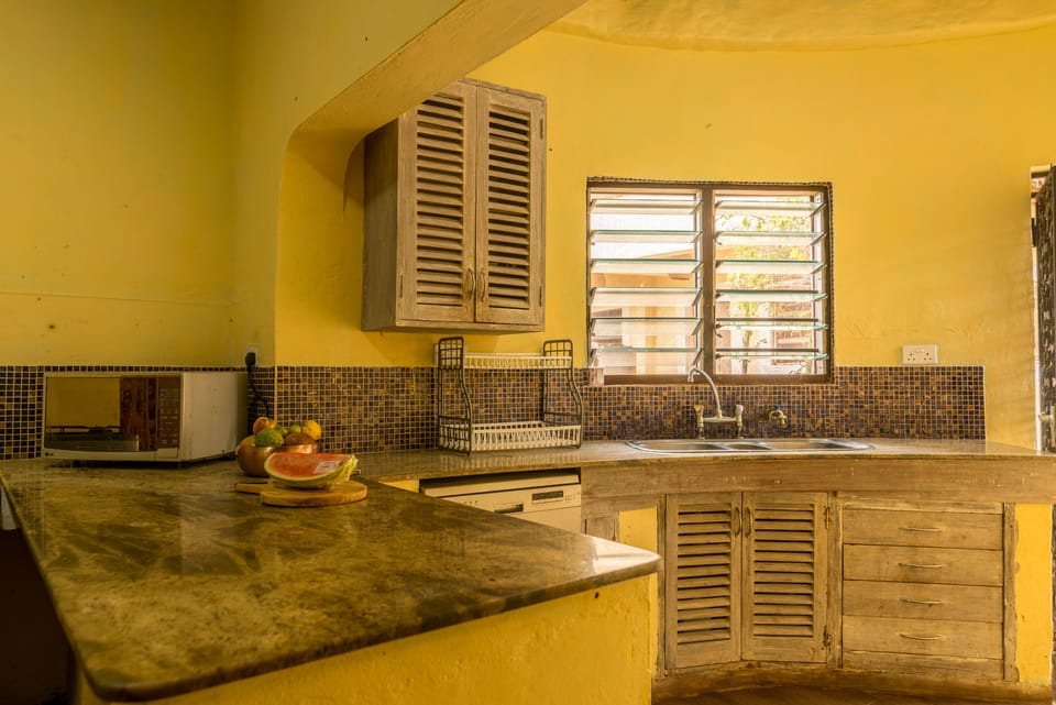 Deluxe Villa with Pool View  | Private kitchen | Full-size fridge, microwave, oven, stovetop