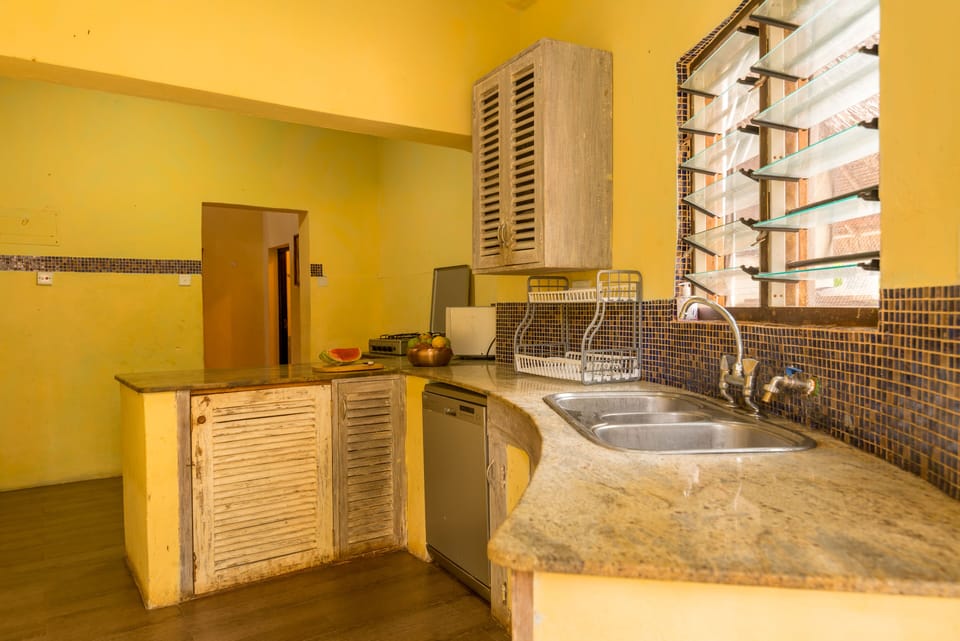 Deluxe Villa with Pool View  | Private kitchen | Full-size fridge, microwave, oven, stovetop