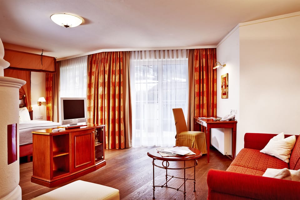 Honeymoon Suite, Balcony, Mountain View | Egyptian cotton sheets, premium bedding, minibar, in-room safe