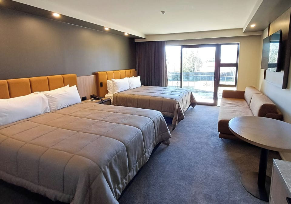 Deluxe Twin Room | In-room safe, desk, blackout drapes, soundproofing