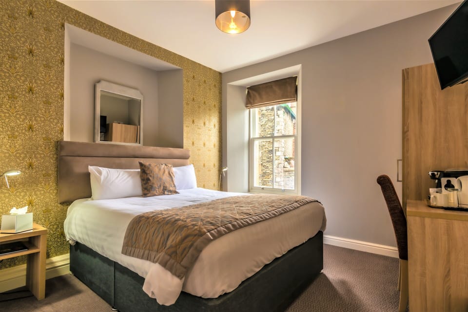 Standard Double Room | Egyptian cotton sheets, premium bedding, desk, laptop workspace