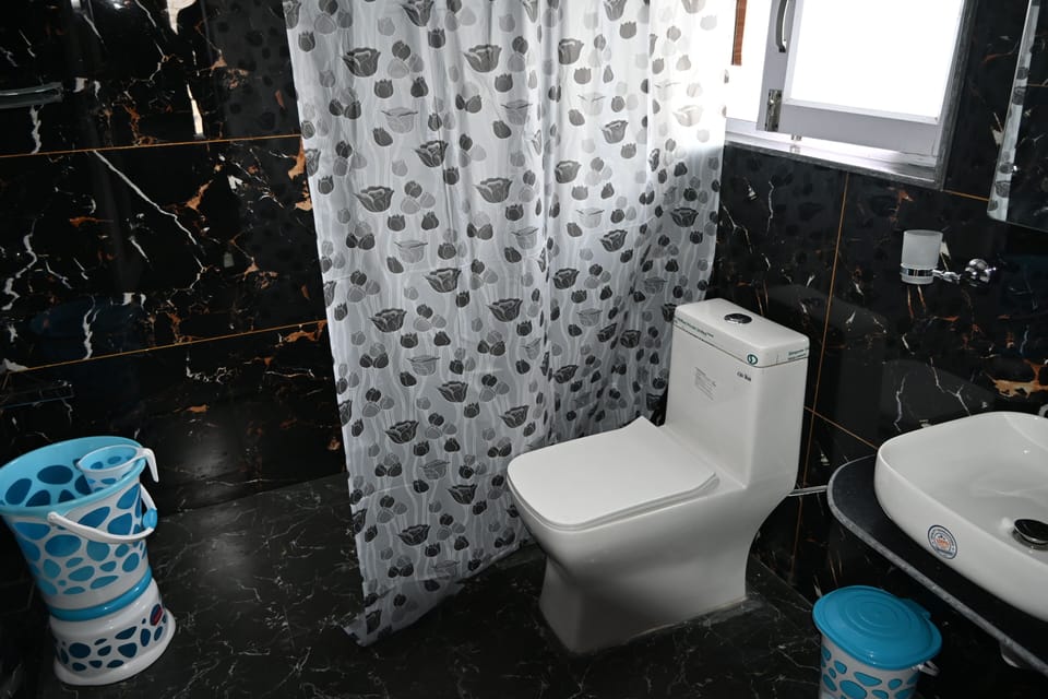 Superior Cottage, Multiple Beds, Non Smoking | Bathroom | Shower, free toiletries, hair dryer, slippers