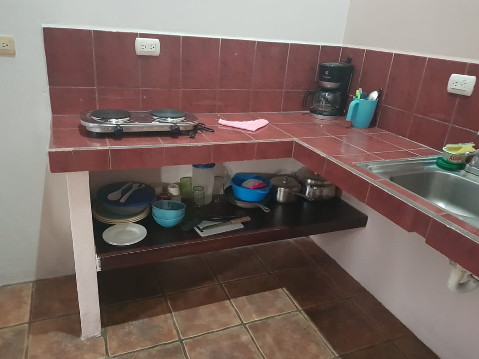 Studio, Kitchenette | Private kitchenette | Fridge