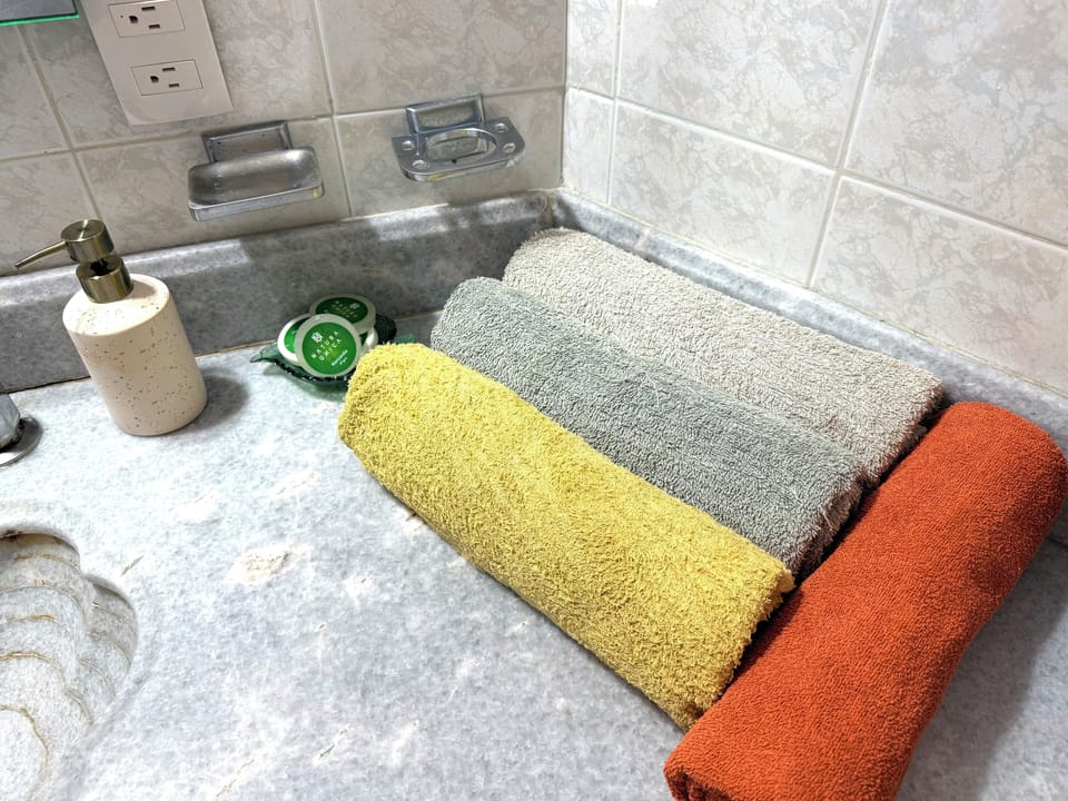 Family House, 3 Bedrooms | Bathroom | Free toiletries, towels