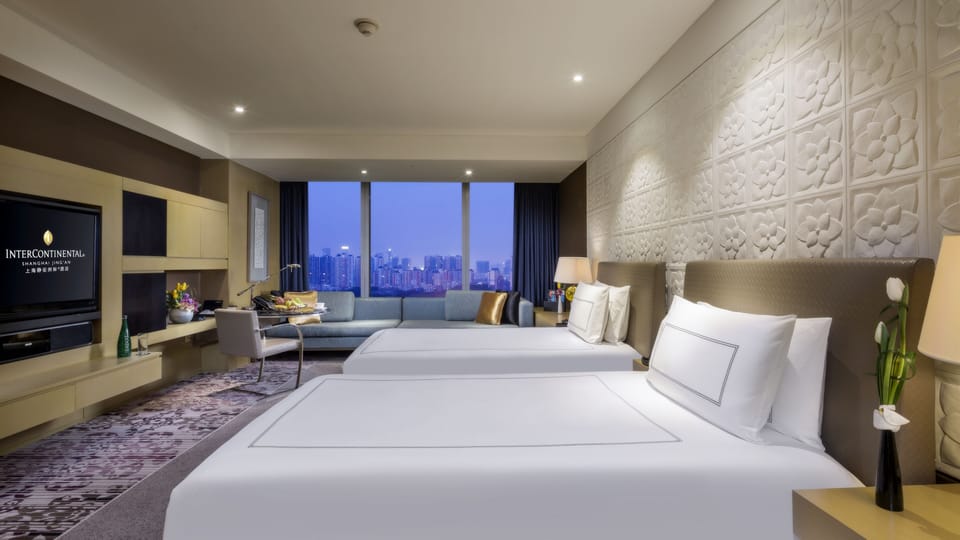 Premium bedding, down comforters, minibar, in-room safe