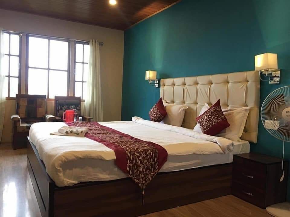 Executive Twin Room, 1 Queen Bed, Non Smoking | Rollaway beds (surcharge)